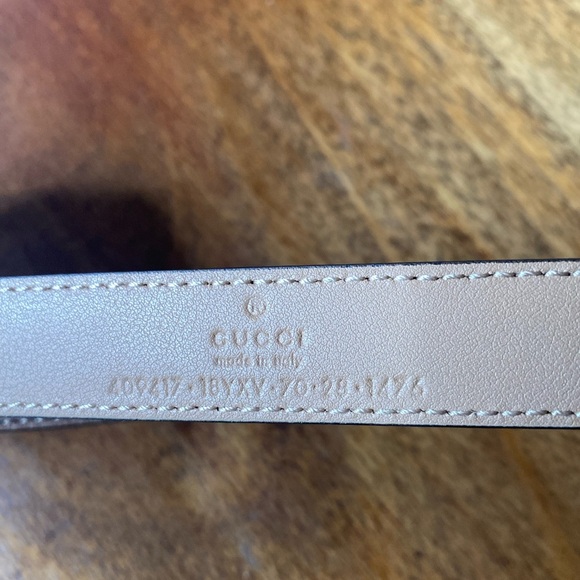 Azalea Calfskin Enamel Monochrome glossy Double G 10mm in Camelia size 70 / 28 - Picture 3 of 3